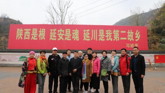 CCTⅤ欄目運(yùn)營(yíng)總監(jiān)劉嘉有，帶隊(duì)紅色經(jīng)典輕騎兵藝術(shù)團(tuán)延安行