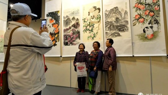 中科院文聯(lián)和美協(xié)的詩人和書畫家來平谷啦——平谷區(qū)大興莊鎮(zhèn)第六屆“大美平谷 水墨周莊”書畫展開幕