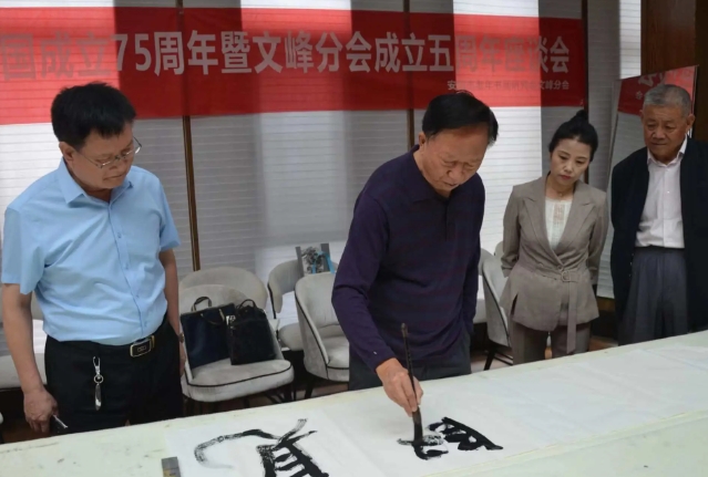 丹青迎國(guó)慶 筆墨抒情懷 