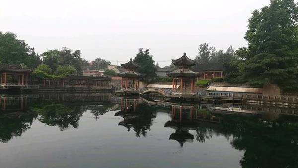 安陽書法名家劉安慶和著名攝影家、書法家李廣慶到珍珠泉開展書法交流活動