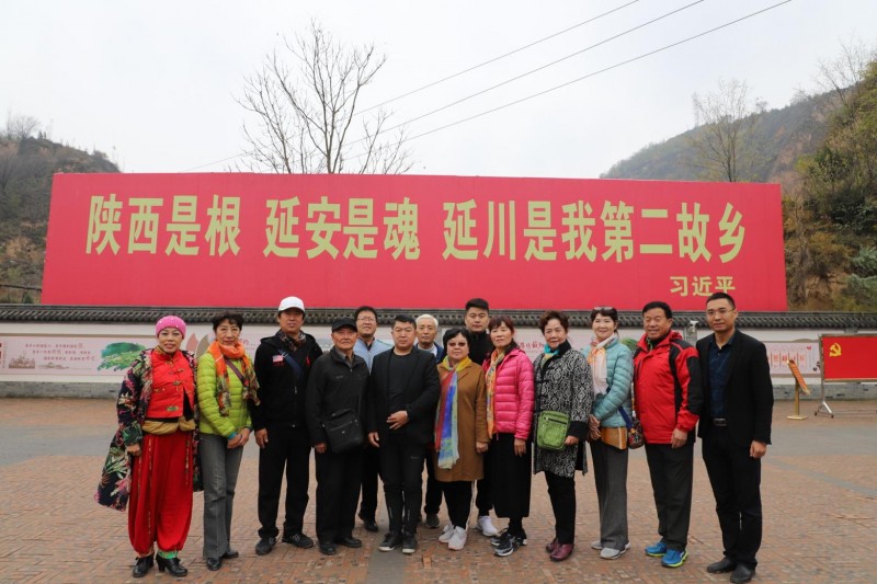 CCTⅤ欄目運營總監(jiān)劉嘉有，帶隊紅色經(jīng)典輕騎兵藝術團延安行