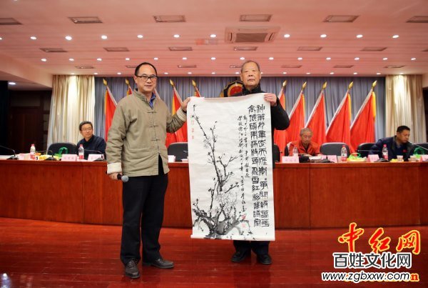 著名軍旅詩(shī)人殷德江詩(shī)歌創(chuàng)作60年作品研討會(huì)在京召開(kāi)——德性光耀大地昭齊魯子弟文品，江河情激浪花揚(yáng)軍旅老兵詩(shī)才（組圖）