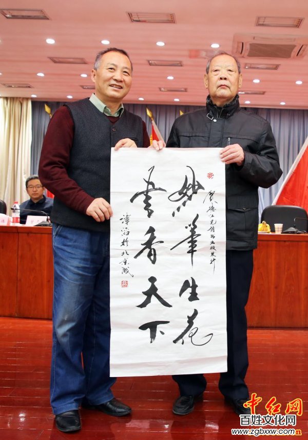 著名軍旅詩(shī)人殷德江詩(shī)歌創(chuàng)作60年作品研討會(huì)在京召開(kāi)——德性光耀大地昭齊魯子弟文品，江河情激浪花揚(yáng)軍旅老兵詩(shī)才（組圖）