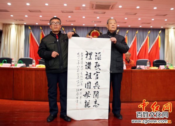 著名軍旅詩(shī)人殷德江詩(shī)歌創(chuàng)作60年作品研討會(huì)在京召開(kāi)——德性光耀大地昭齊魯子弟文品，江河情激浪花揚(yáng)軍旅老兵詩(shī)才（組圖）