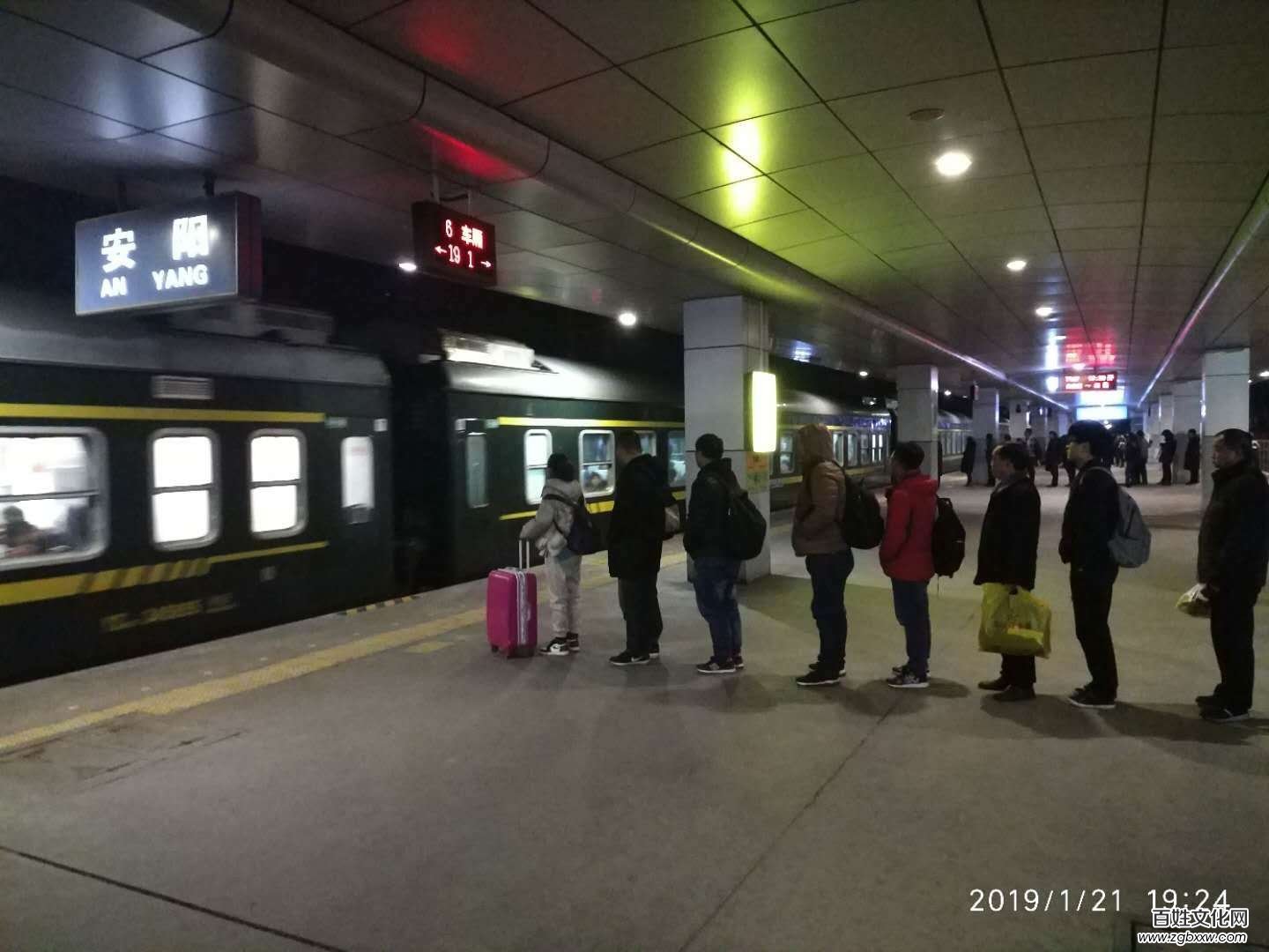 安陽火車站首創(chuàng)普速車站站臺電子車廂標