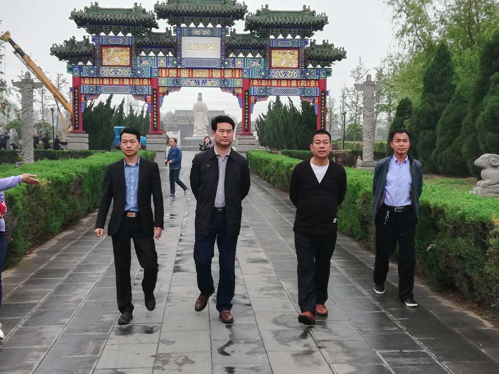 北京寫作學(xué)會(huì)文化藝術(shù)促進(jìn)會(huì)執(zhí)行主席林臏一行到比干廟調(diào)研