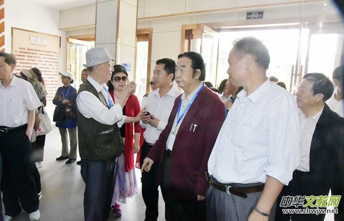 “作家報·金絲峽杯”全國優(yōu)秀文藝作品征評頒獎典禮在陜西省商南縣隆重舉行