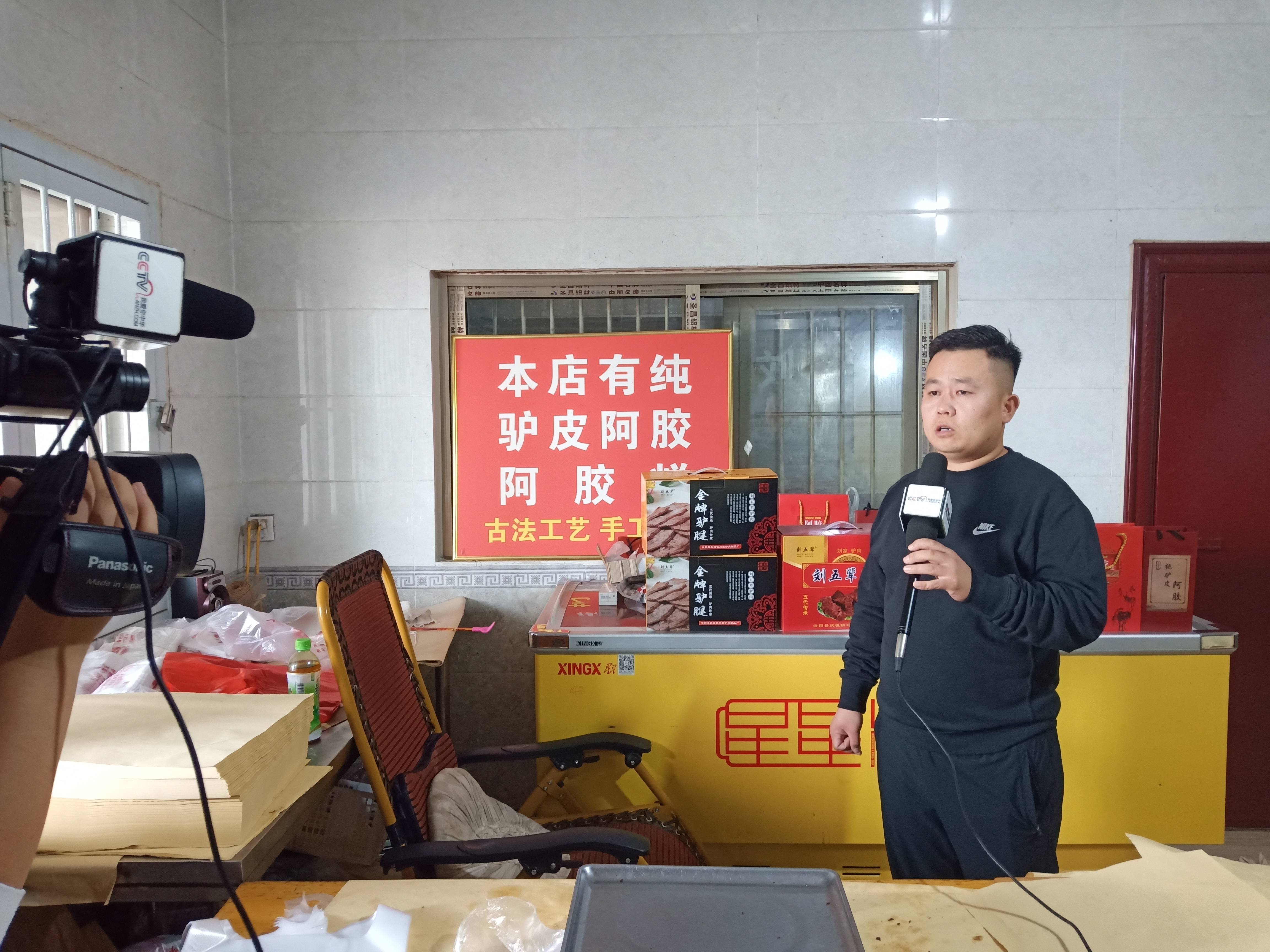 CCTV我愛你中華《放飛夢想》欄目組走進河南濮陽慶祖鎮(zhèn)劉五輩驢肉館