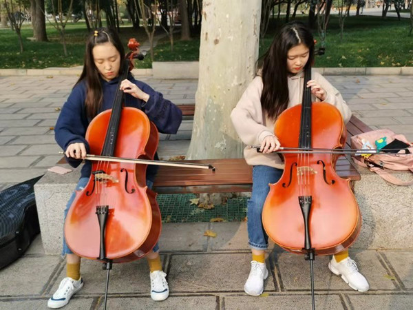 媒企“牽手”共慶第二十個中國記者節(jié) ——記者采風(fēng)團(tuán)走進(jìn)邯鄲市肥鄉(xiāng)區(qū)叢臺酒苑