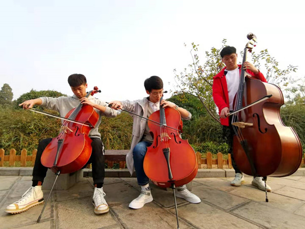 媒企“牽手”共慶第二十個中國記者節(jié) ——記者采風(fēng)團(tuán)走進(jìn)邯鄲市肥鄉(xiāng)區(qū)叢臺酒苑