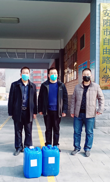 安陽愛心企業(yè)家董國賓再次捐贈消毒液獻愛心