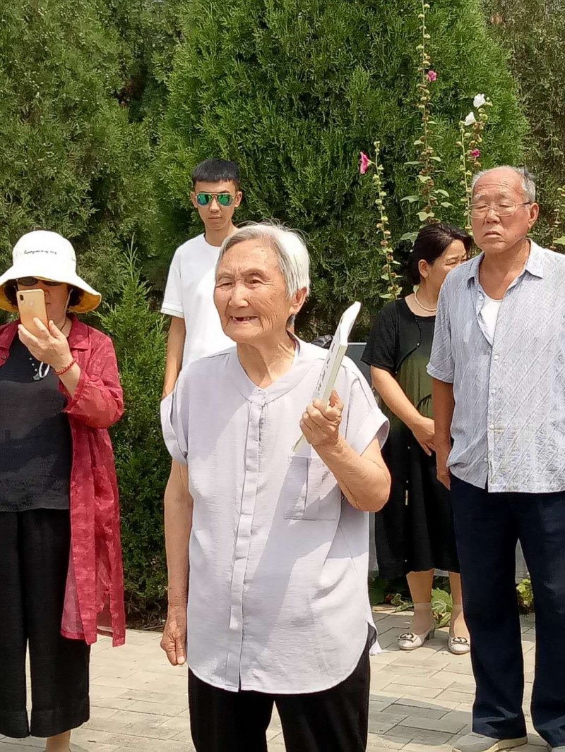 于半丁追思會(huì)暨《春泥護(hù)花——憶半丁》首發(fā)式在安陽(yáng)舉行