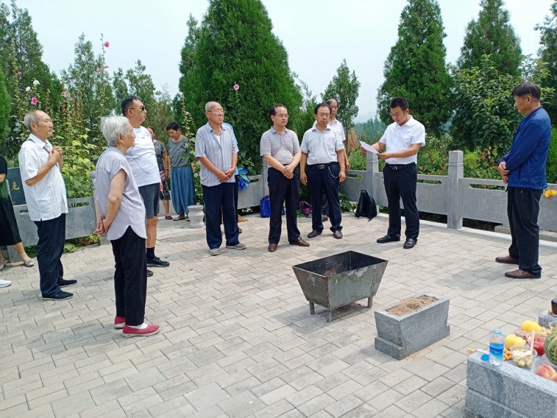 于半丁追思會(huì)暨《春泥護(hù)花——憶半丁》首發(fā)式在安陽(yáng)舉行