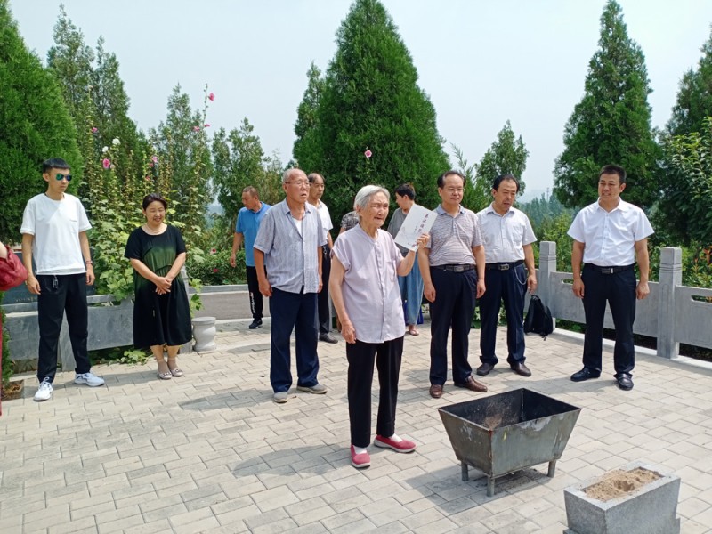 于半丁追思會(huì)暨《春泥護(hù)花——憶半丁》首發(fā)式在安陽(yáng)舉行