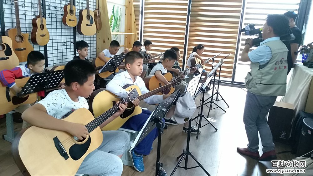 用吉它詮釋夢(mèng)想，讓藝術(shù)修復(fù)心靈