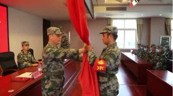 奉獻軍營終不悔 轉(zhuǎn)業(yè)回鄉(xiāng)立新功——記退役軍人陳召斌 奉獻軍營終不悔 轉(zhuǎn)業(yè)回鄉(xiāng)立新功——記退役軍人陳召斌