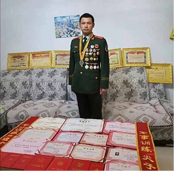 奉獻軍營終不悔 轉(zhuǎn)業(yè)回鄉(xiāng)立新功——記退役軍人陳召斌 奉獻軍營終不悔 轉(zhuǎn)業(yè)回鄉(xiāng)立新功——記退役軍人陳召斌