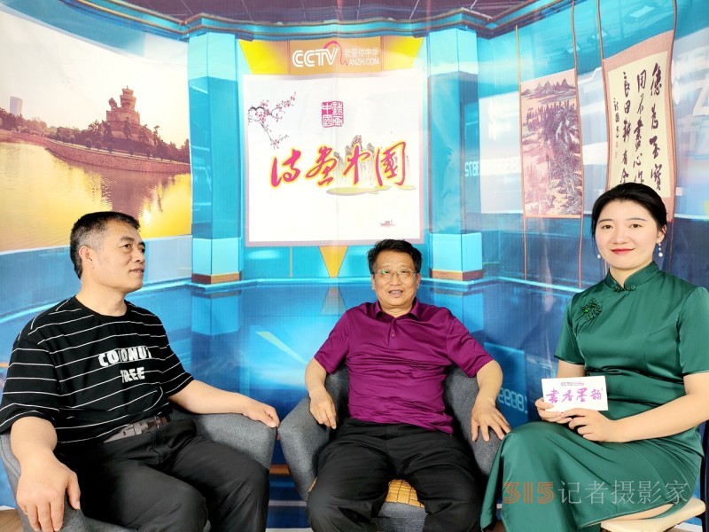 但愿人間多雅韻 不辭艱巨奏心弦——詩書融媒體人笑琰、李月夫婦印象