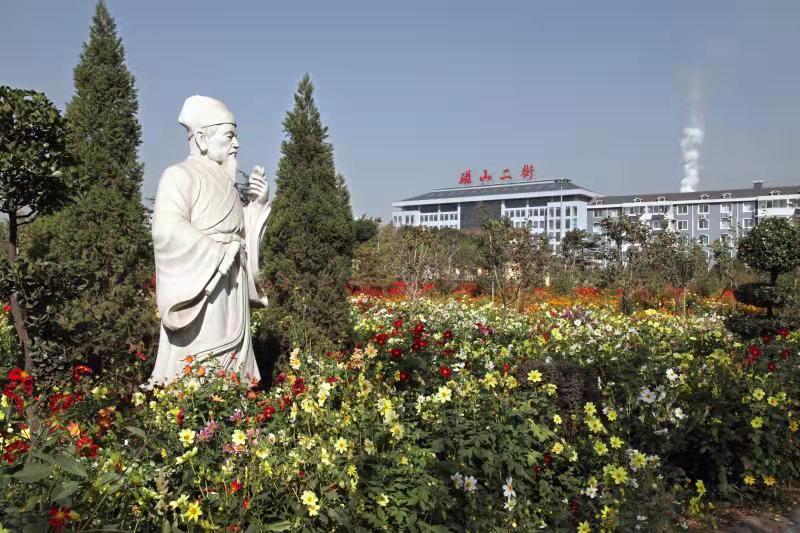 勇立潮頭一面旗幟