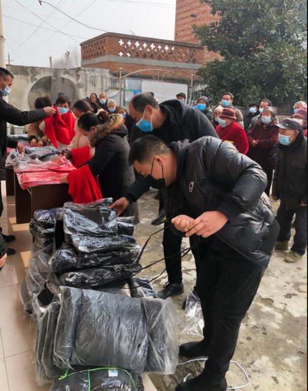 正念正心宗教學研究院執(zhí)行院長張磊為家鄉(xiāng)孤寡老人捐贈衣物生活物品 正念正心宗教學研究院執(zhí)行院長張磊為家鄉(xiāng)孤寡老人捐贈衣物生活物品