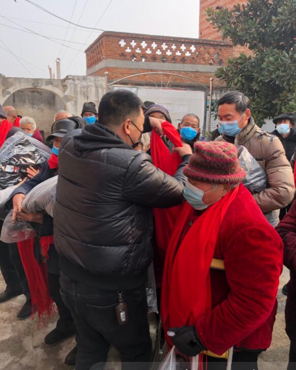 正念正心宗教學研究院執(zhí)行院長張磊為家鄉(xiāng)孤寡老人捐贈衣物生活物品 正念正心宗教學研究院執(zhí)行院長張磊為家鄉(xiāng)孤寡老人捐贈衣物生活物品