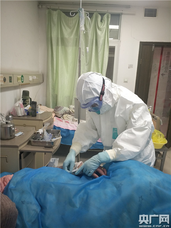 深度報(bào)道：一位新冠肺炎患者的九天