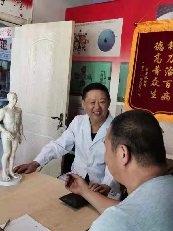 張崇素：醫(yī)術(shù)高邈 以效為先