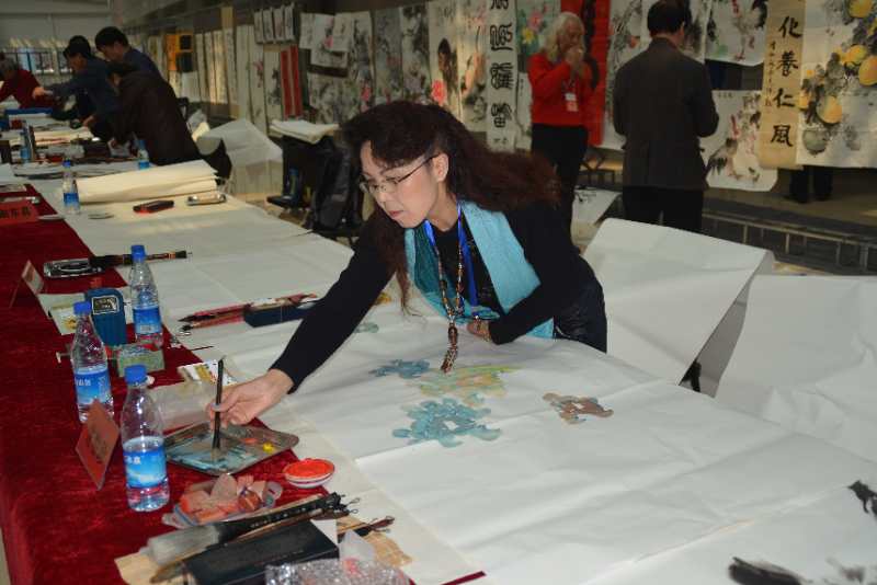 龍怡珍：西散南國文學(xué)社藝術(shù)顧問