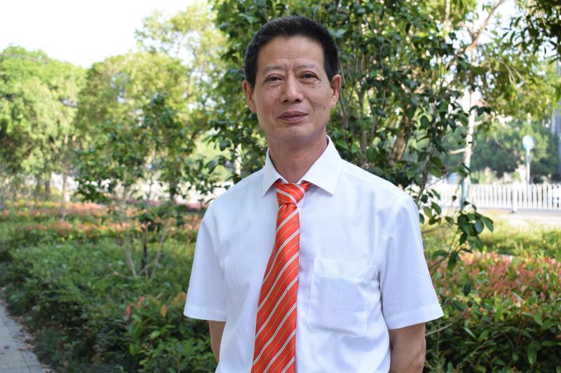 胡文舉：西散南國文學社副主編