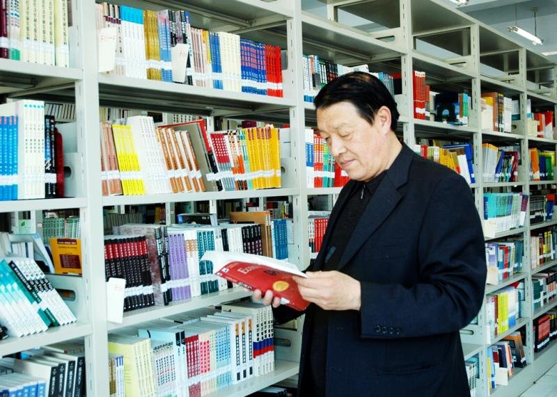 第二屆中國當代實力派優(yōu)秀作家 房國東