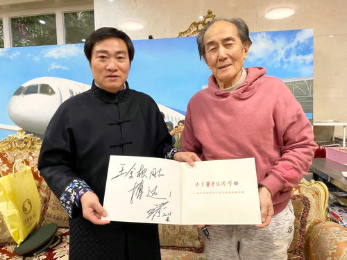 王余根在京與劉宇一等文化界名人進(jìn)行交流