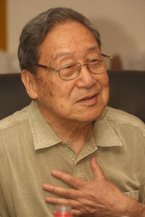 九十六歲高齡的詩(shī)壇泰斗賀敬之電話祝賀“王德祥詩(shī)歌創(chuàng)作60周年研討會(huì)”5月25日在天橋街道黨群活動(dòng)中心舉行