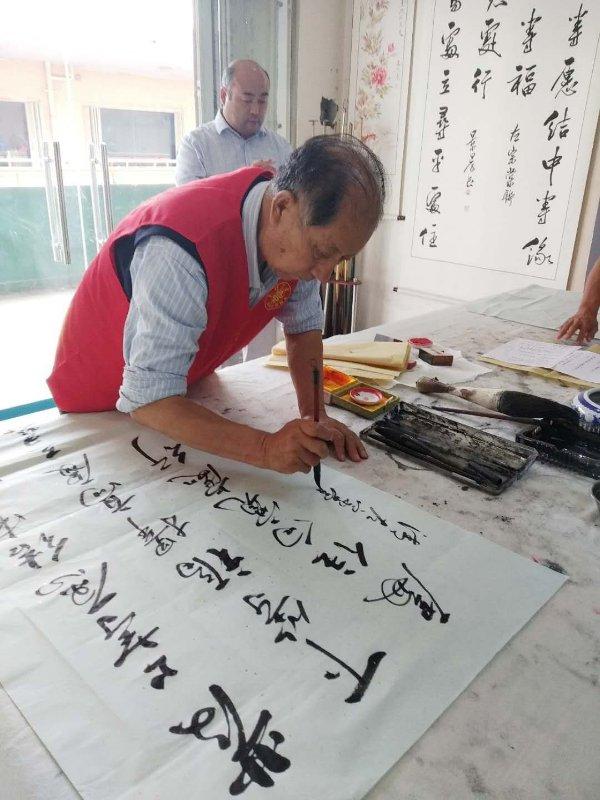 安陽市洹上名門書畫院舉行“慶國慶.迎中秋”活動(dòng)