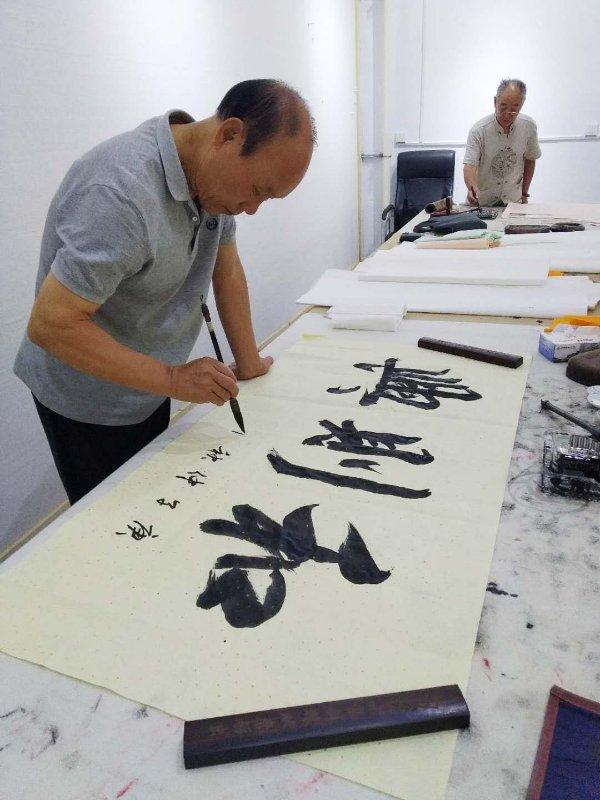 安陽市洹上名門書畫院舉行“慶國慶.迎中秋”活動(dòng)