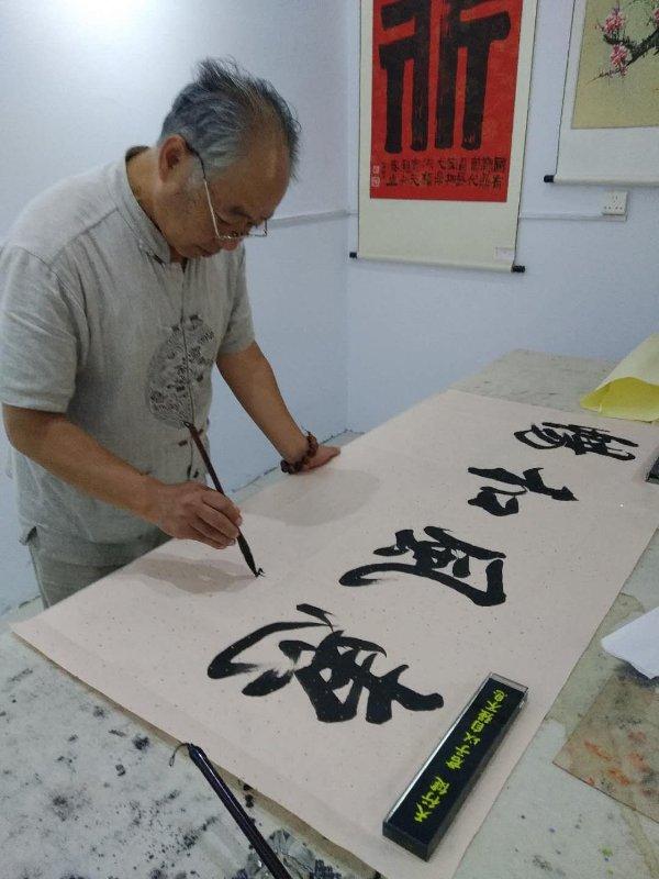 安陽市洹上名門書畫院舉行“慶國慶.迎中秋”活動(dòng)