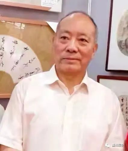 獨(dú)標(biāo)風(fēng)骨藝壇上，濯古來(lái)新成一家---沈鴻根先生訪談