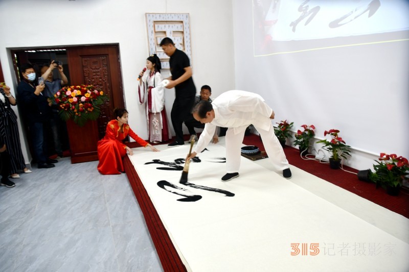 丹心弘國粹 翰墨播京城——北京徐雙喜榜書藝術(shù)中心啟動(dòng)儀式在房山區(qū)舉行