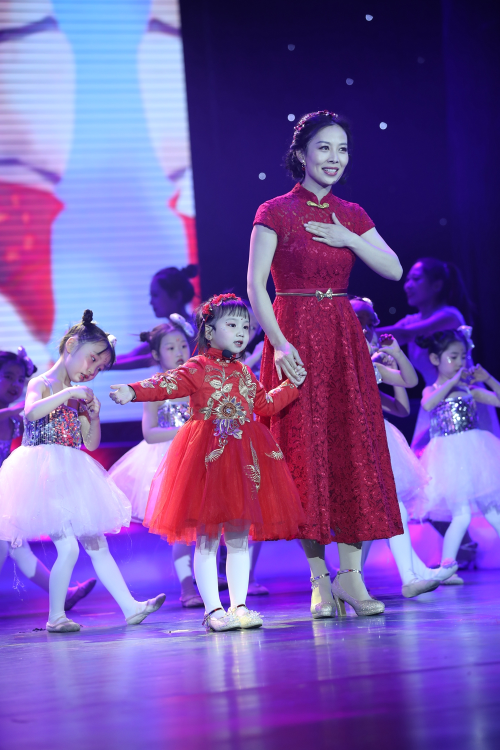 醉美童聲 唱響星辰大海——王亞平女兒趙蕓熙演唱《摘星星的媽媽回來了》